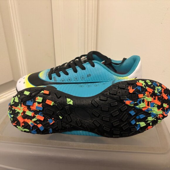 Nike Women's Indoor Soccer Shoes - Picture 4 of 4